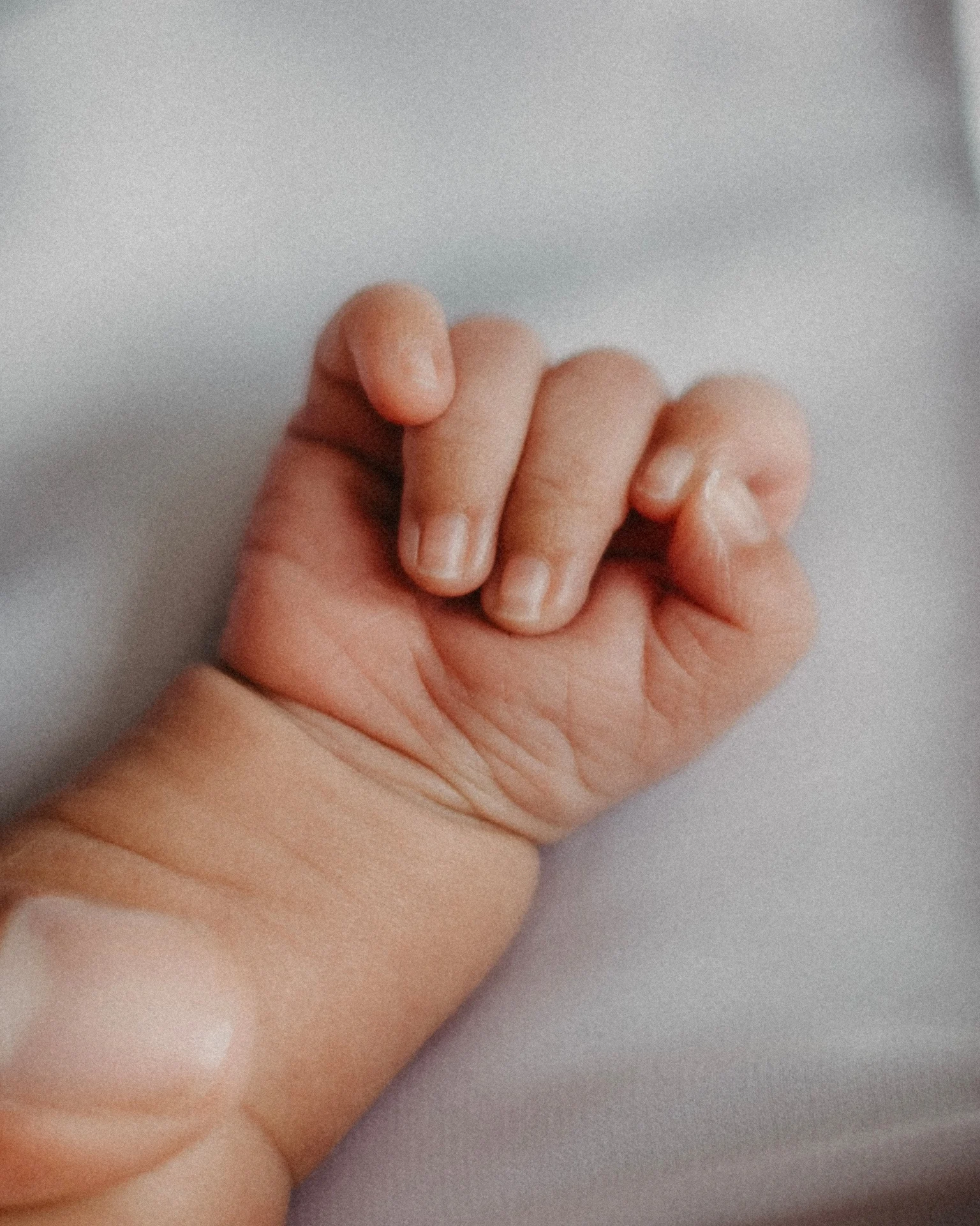 Newborn photography in the Maldives — moment.mv