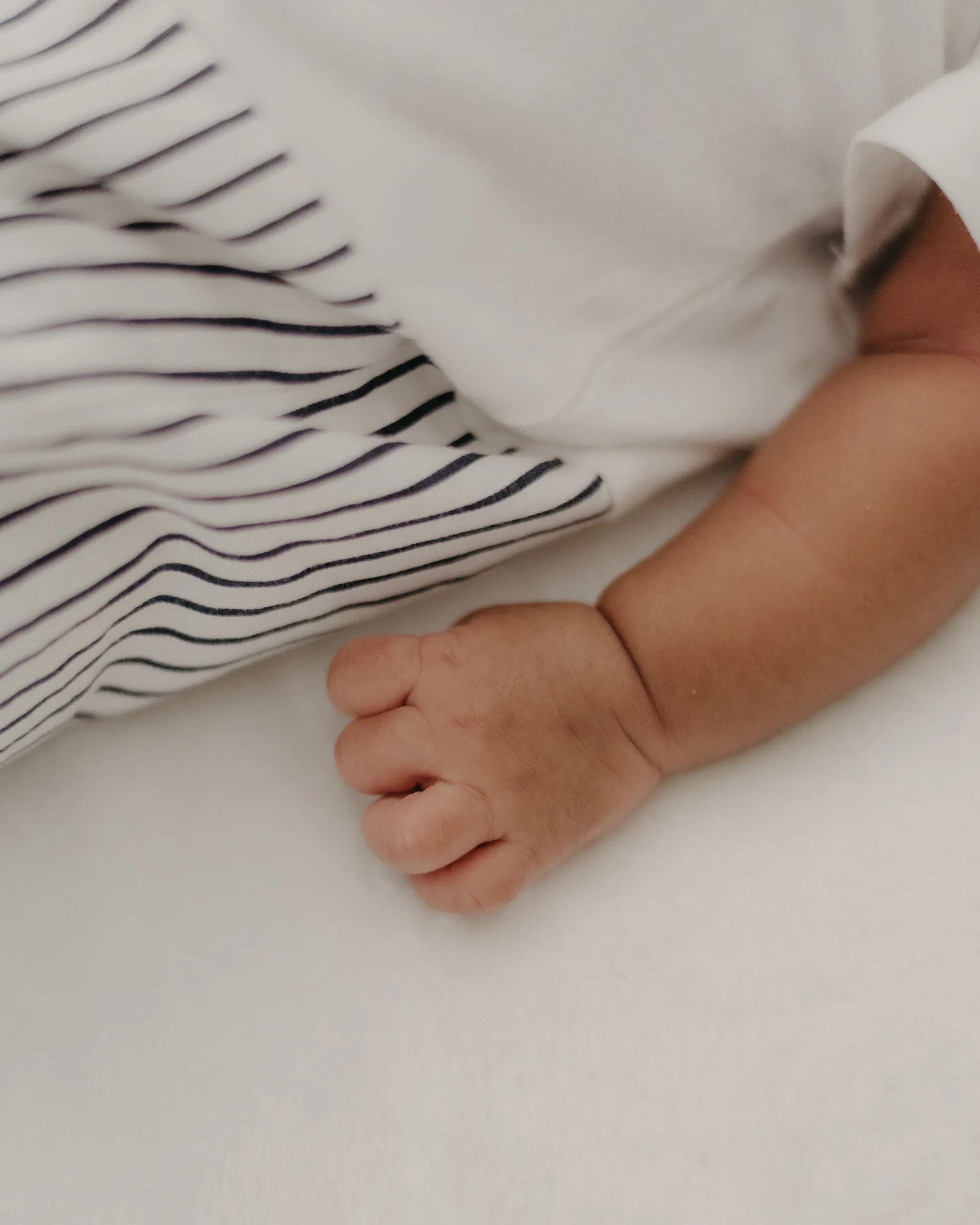 Newborn photography in the Maldives by moment.mv — photo 10